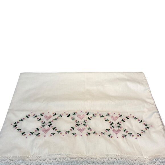 Vtg Set of 2 Hand Embroidered Pillowcases Lace Trim Pastel Floral Heart Design - Picture 2 of 6